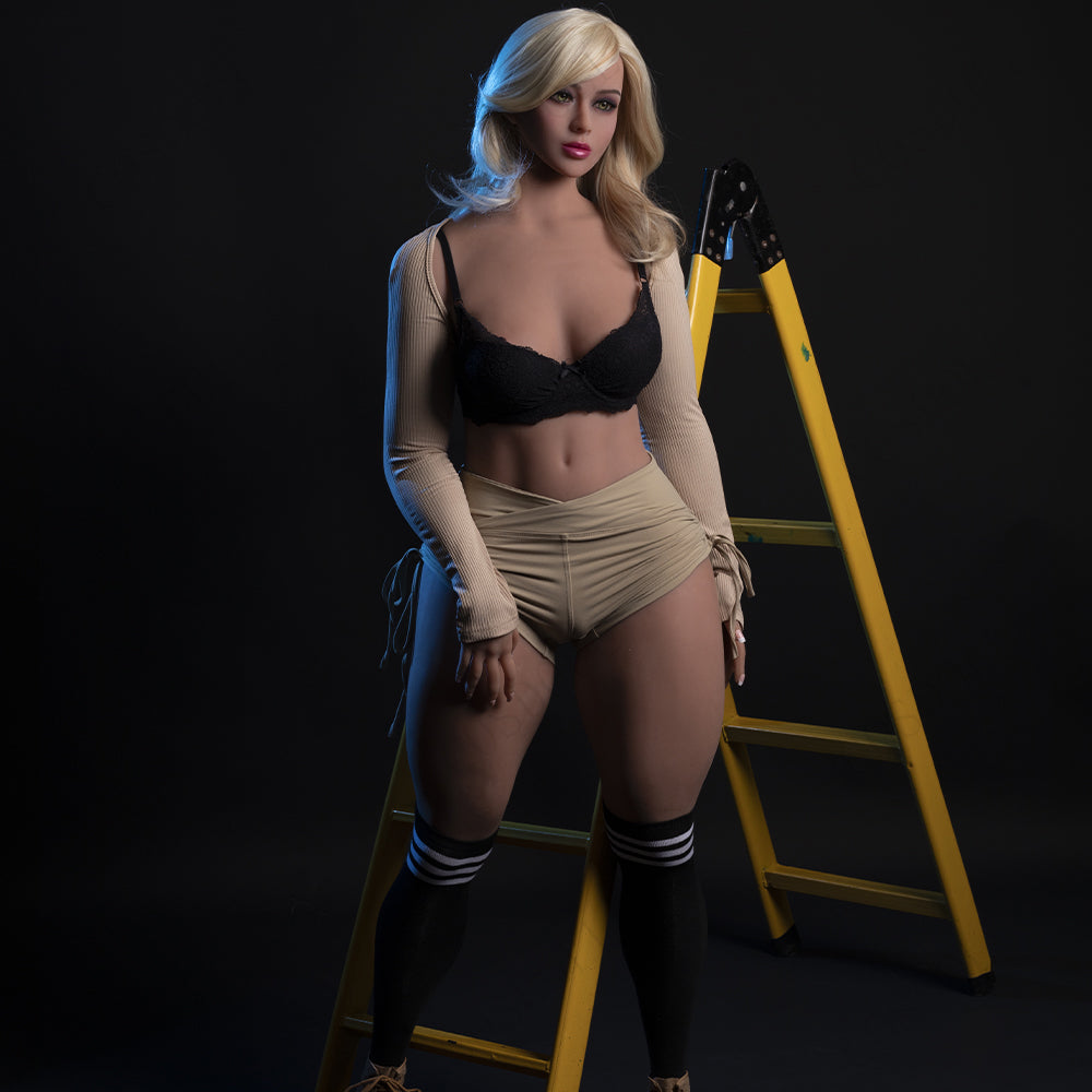 Serena – The Golden Temptress