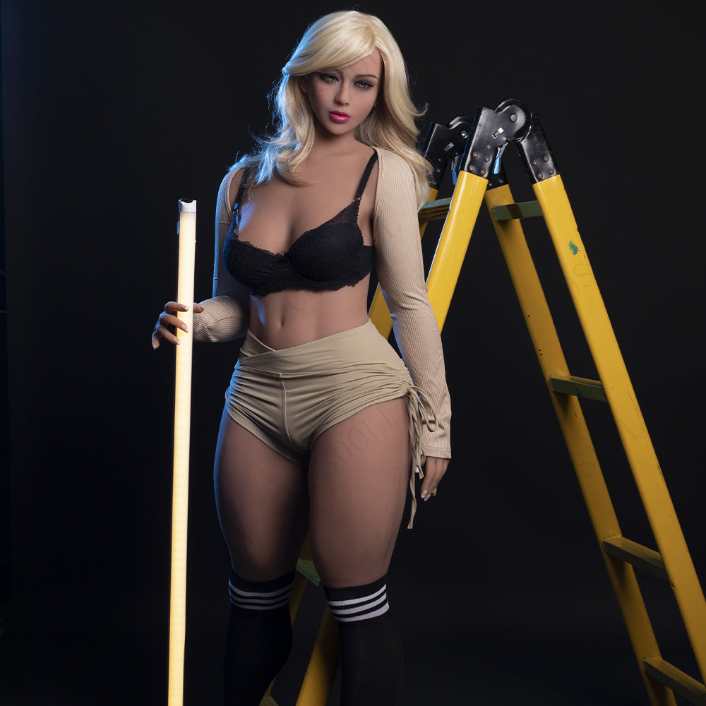 Serena – The Golden Temptress